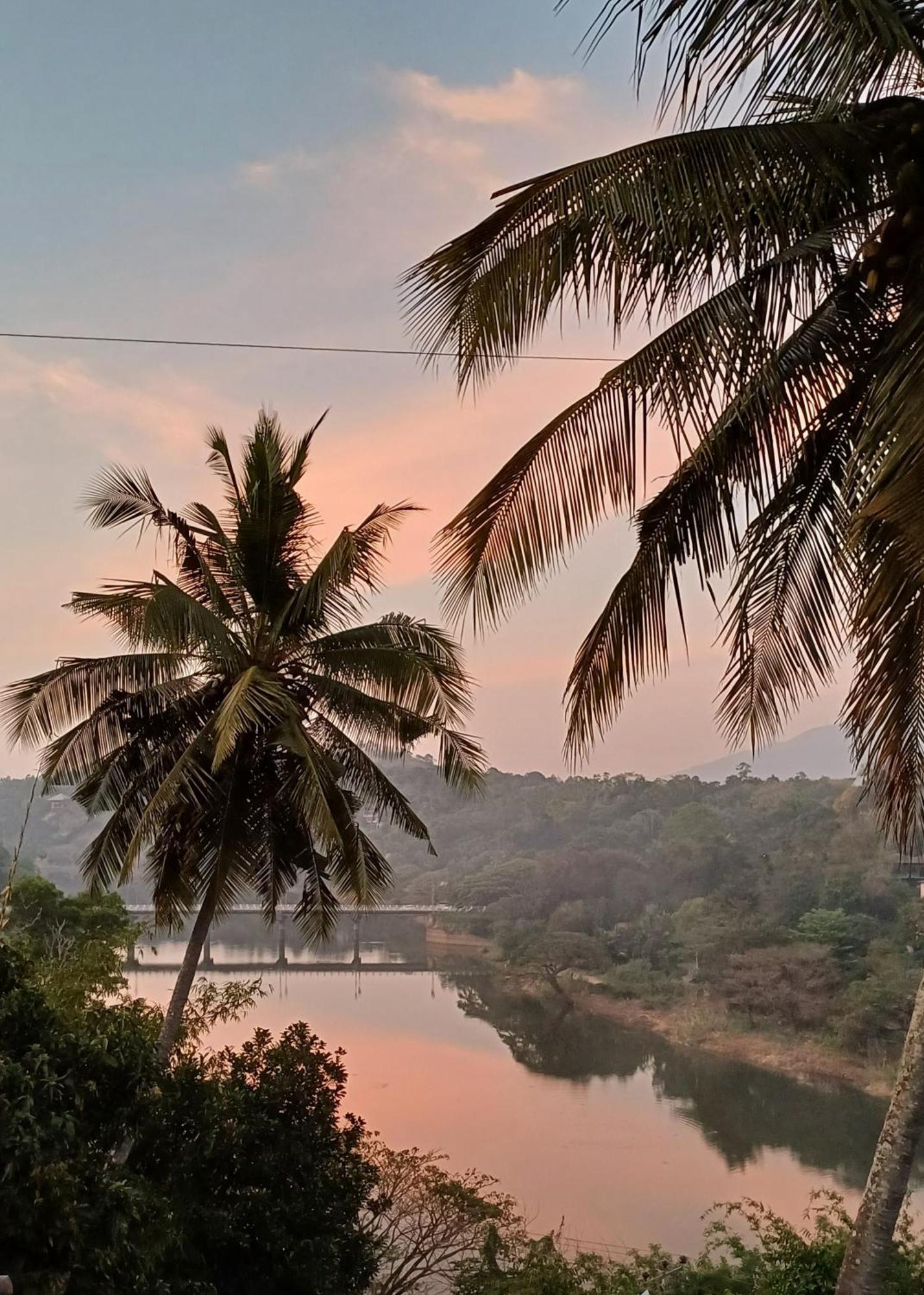 The Traveller Kandy Luaran gambar
