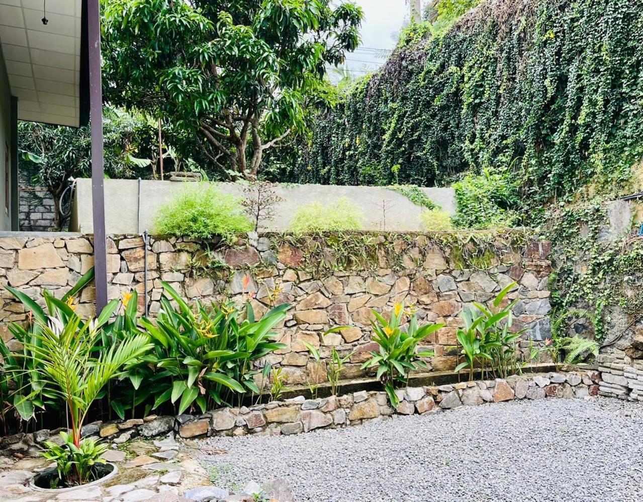 The Traveller Kandy Luaran gambar