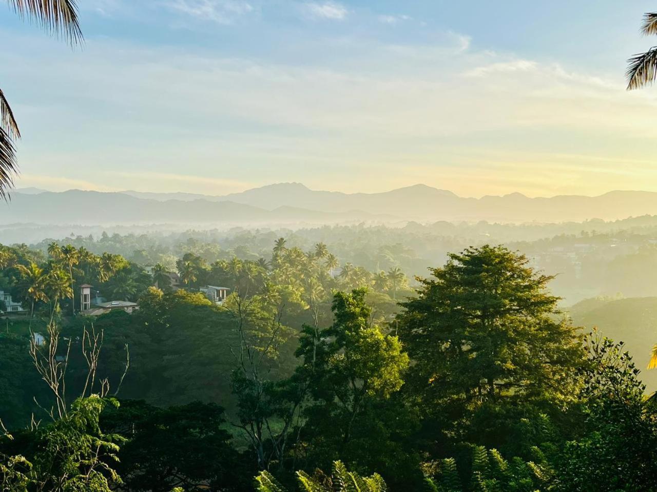 The Traveller Kandy Luaran gambar